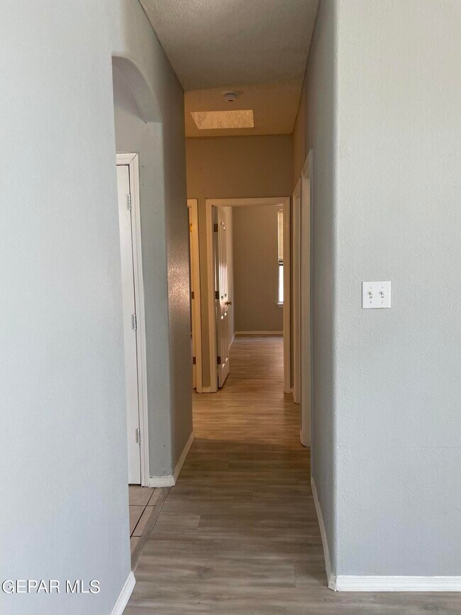 Building Photo - 3701 Trina Pl