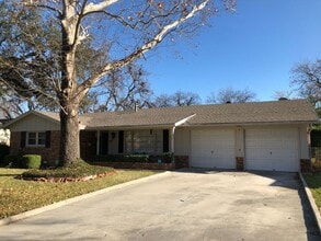 Building Photo - Coming Soon Spacious 3 Bedroom 2 Bath Home in Southwest Fort Worth