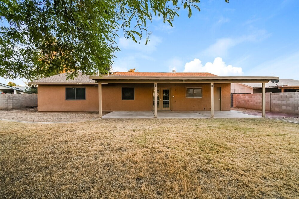 Building Photo - 562 W Highland St