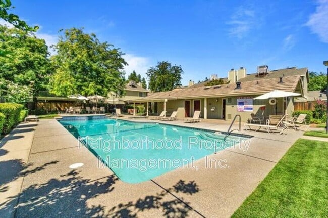 Building Photo - 4718 E Alamos Ave