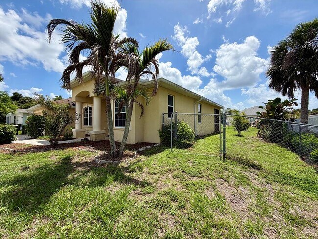 Building Photo - 1204 S San Mateo Dr