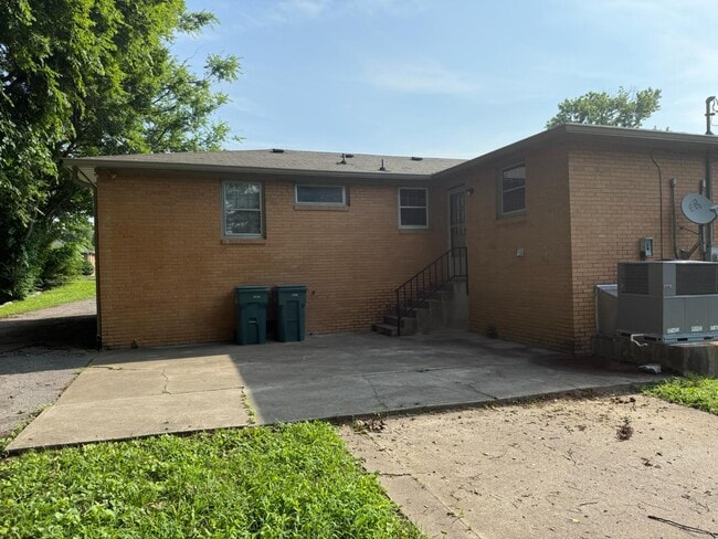 Building Photo - 106 Hankins Dr