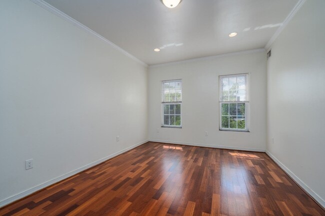 Building Photo - 3218 E Lombard St