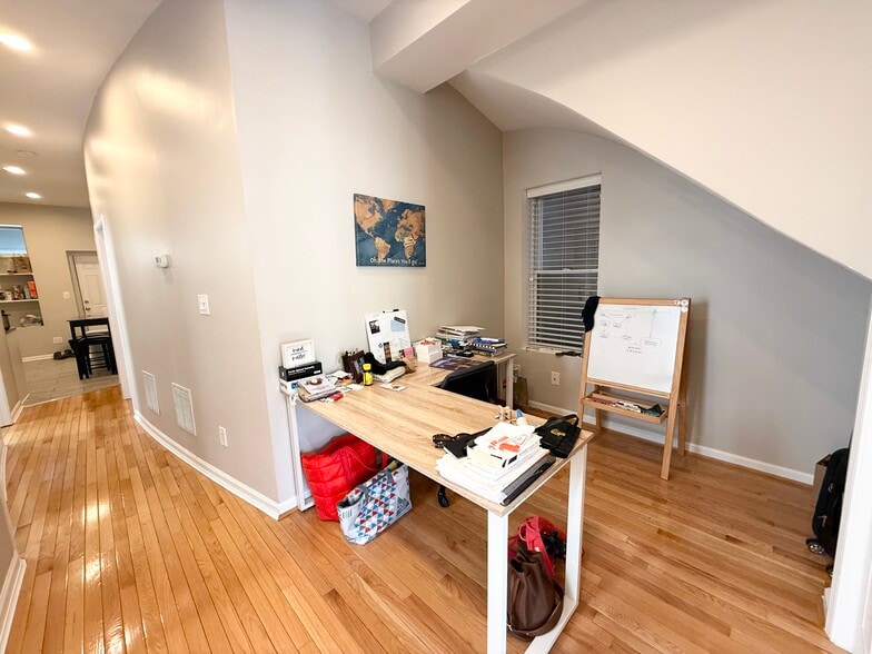 Building Photo - 1905 W Huron St