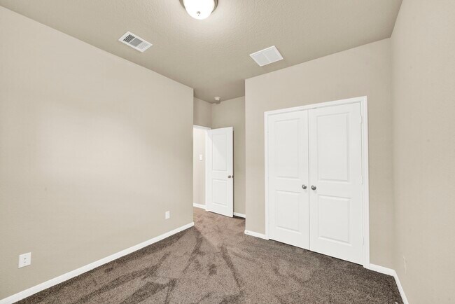 Building Photo - 5814 Linda Cv Ln