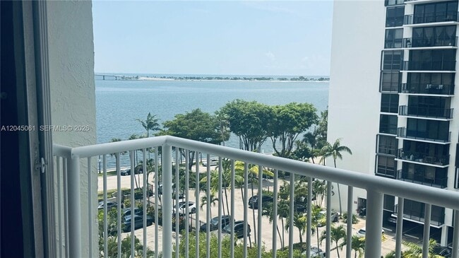 Building Photo - 1440 Brickell Bay Dr