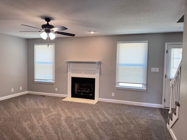Building Photo - 130 Shady Maple Dr