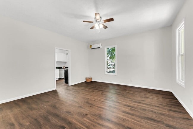 Building Photo - 3 Bed | 1 Bath | Loft | FULLY Remodeled | Springfield MO | PETS WELCOME!