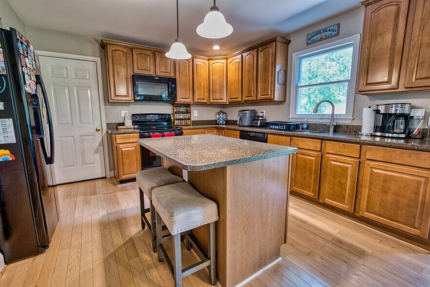 Building Photo - 930 Kimberly Way