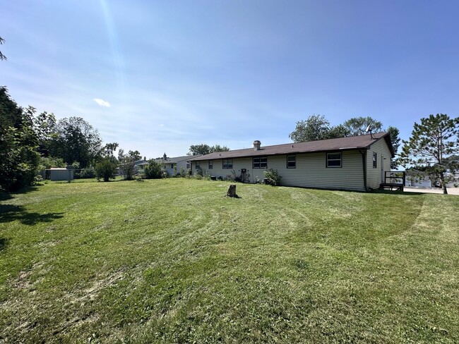 Building Photo - 2746 Nicolet Dr