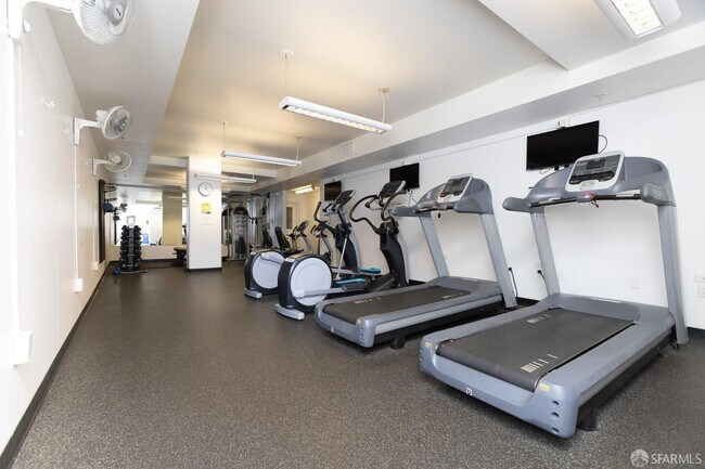 Building Photo - 451 Kansas St