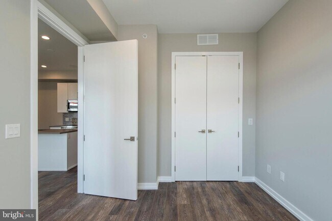 Building Photo - 1340 S 13th St