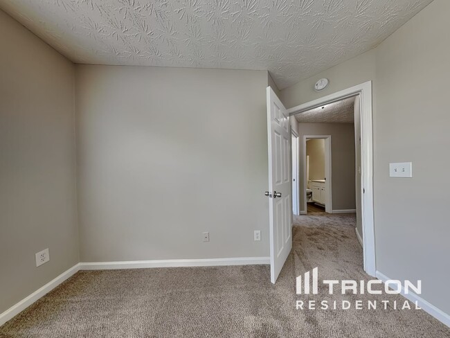 Building Photo - 7684 Pond View Ln