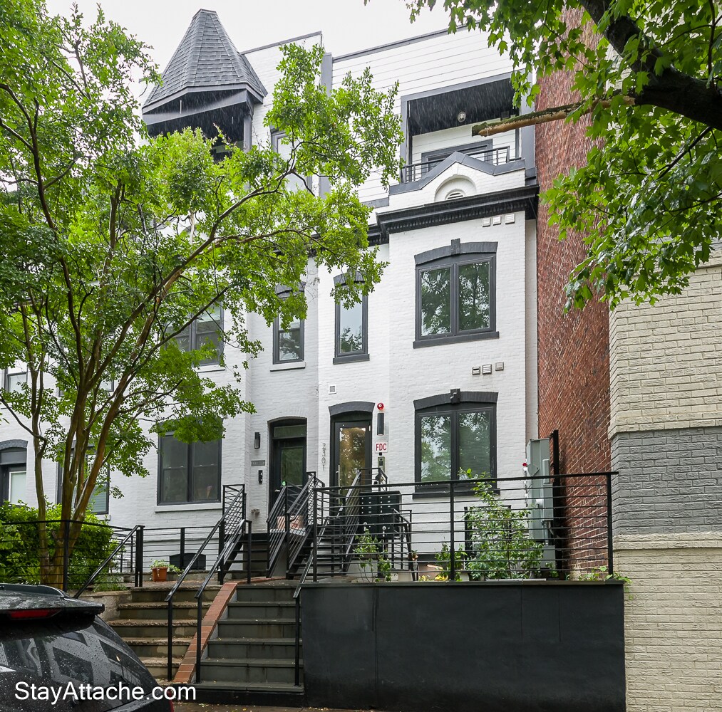 Building Photo - 2301 Ontario Rd NW