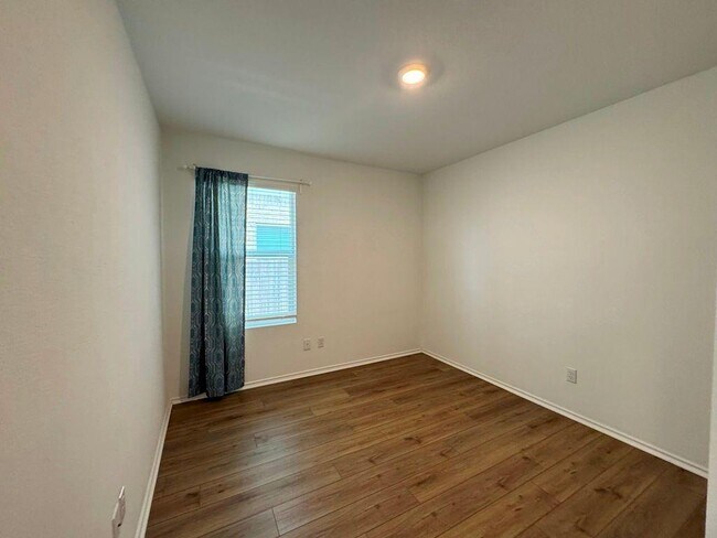 Building Photo - 208 Magione St