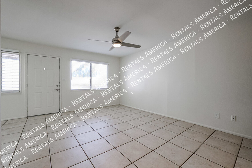 Building Photo - 5206 N 42nd Dr