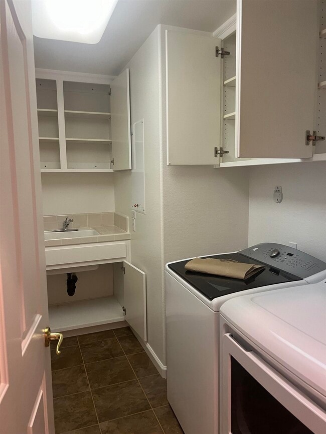 Building Photo - 2133 Watercress Pl