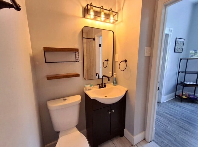 Building Photo - Fully Furnished 1 bedroom in Ludlow – All Utilities Included