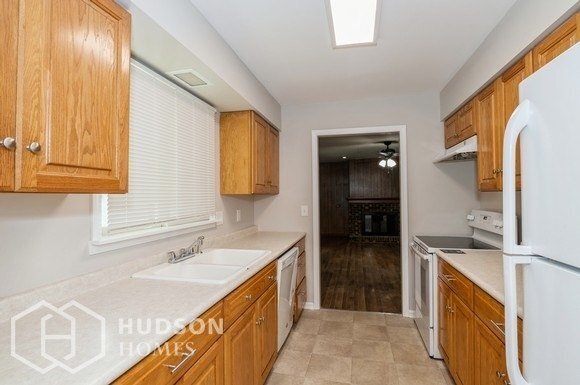 Building Photo - AVAILABLE NOW! - 654 Longview Dr, Antioch,...
