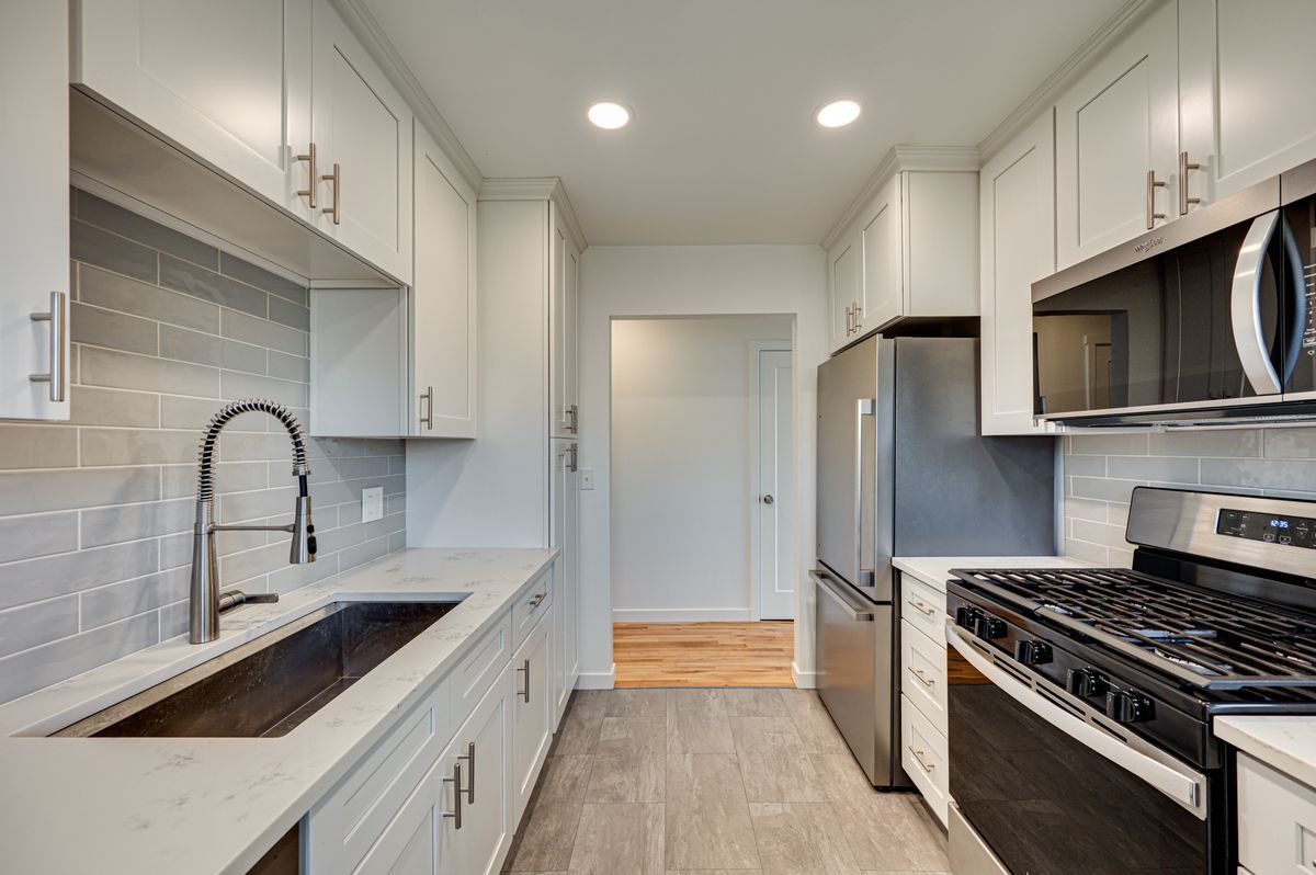 Building Photo - 634 NE 19th Ave