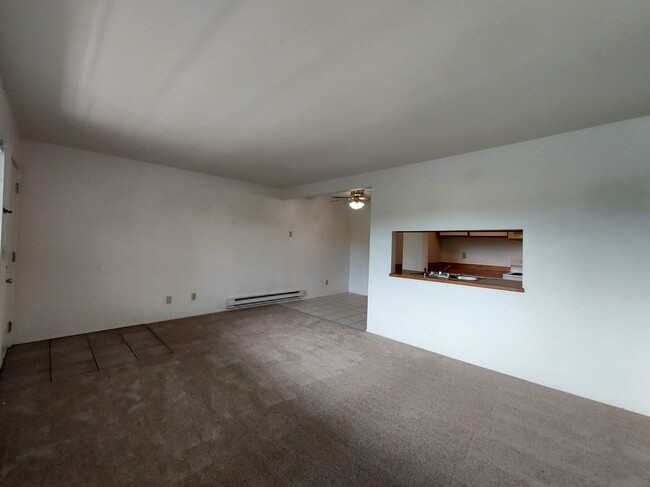 Interior Photo - Washington Oaks