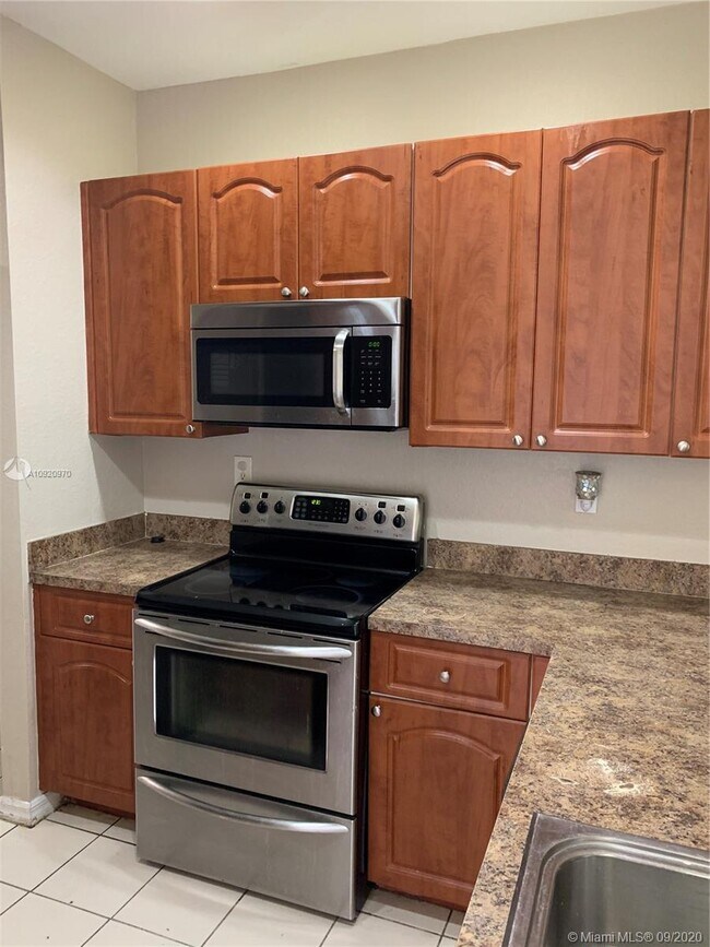 Building Photo - 6044 SW 19th Ct