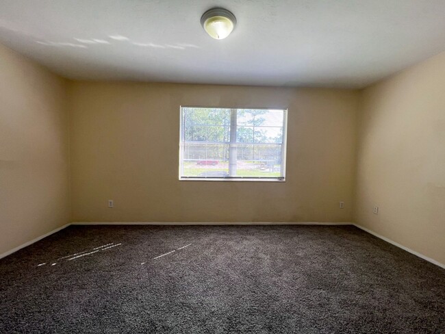 Building Photo - 2BR/1BA Apartment - Available NOW!