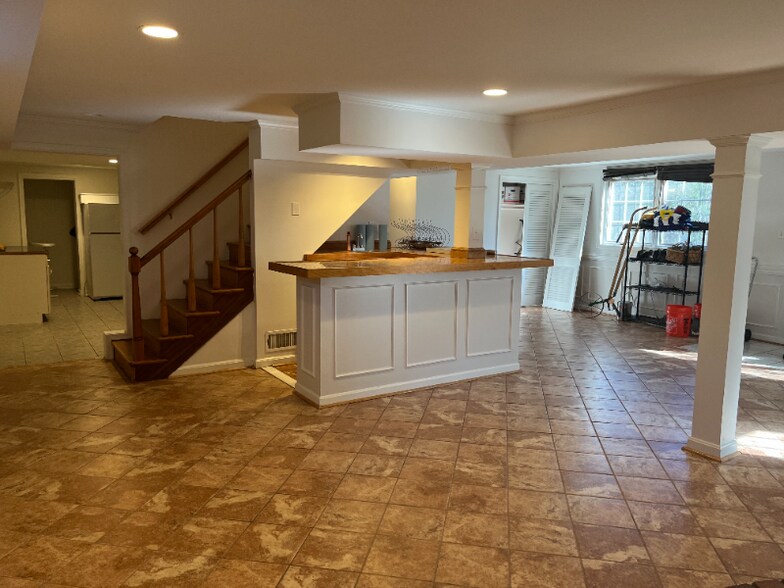 Building Photo - 731 Miller Ave