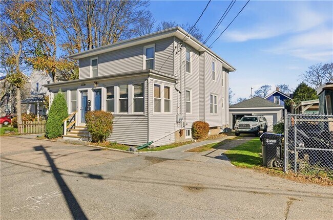 Primary Photo - 7 Warner Pl