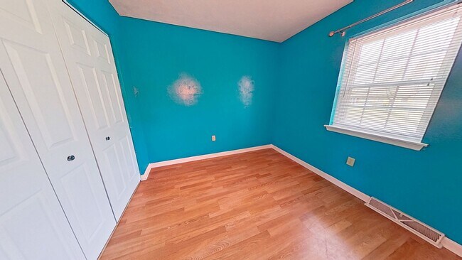 Building Photo - Single Family Raised Rancher with Fenced-In Yard