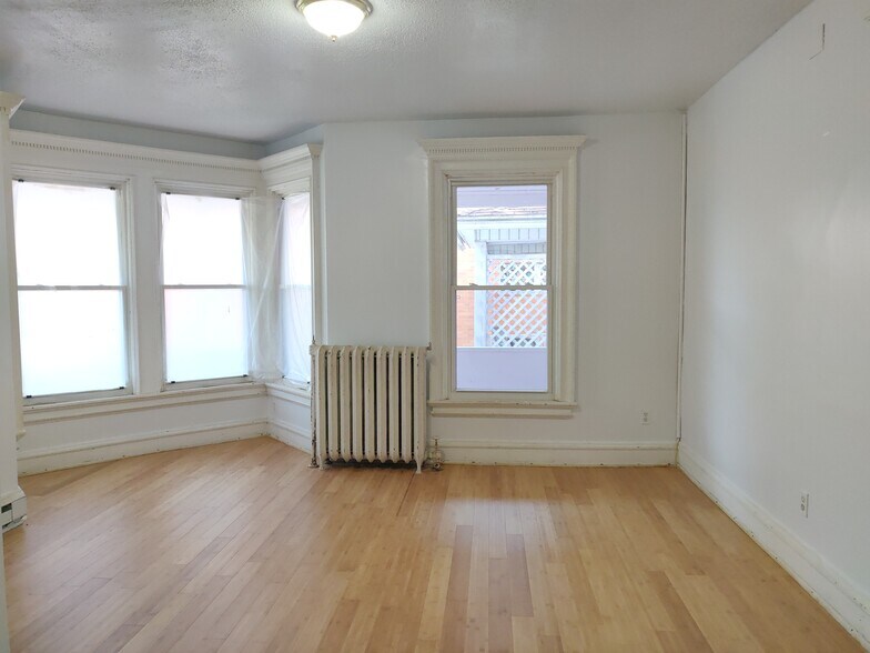 Dining Room p1 - 225 S Main Ave