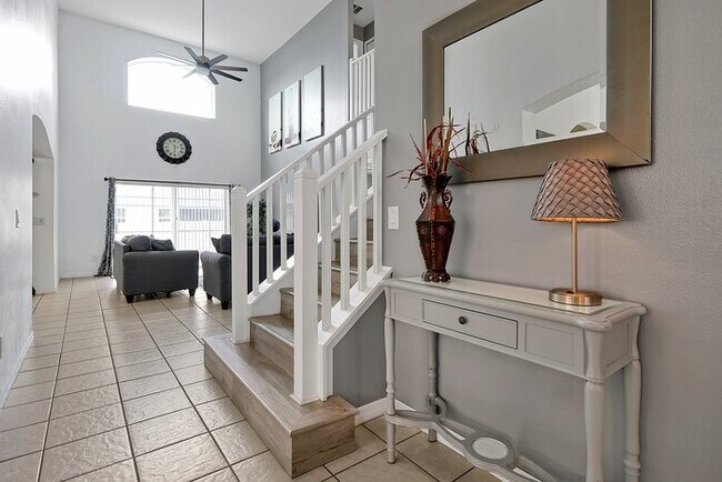 Building Photo - 112 Paloma Dr