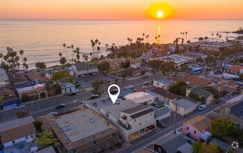 Building Photo - PET FRIENDLY Property! Sunning 1 Bedroom 1...