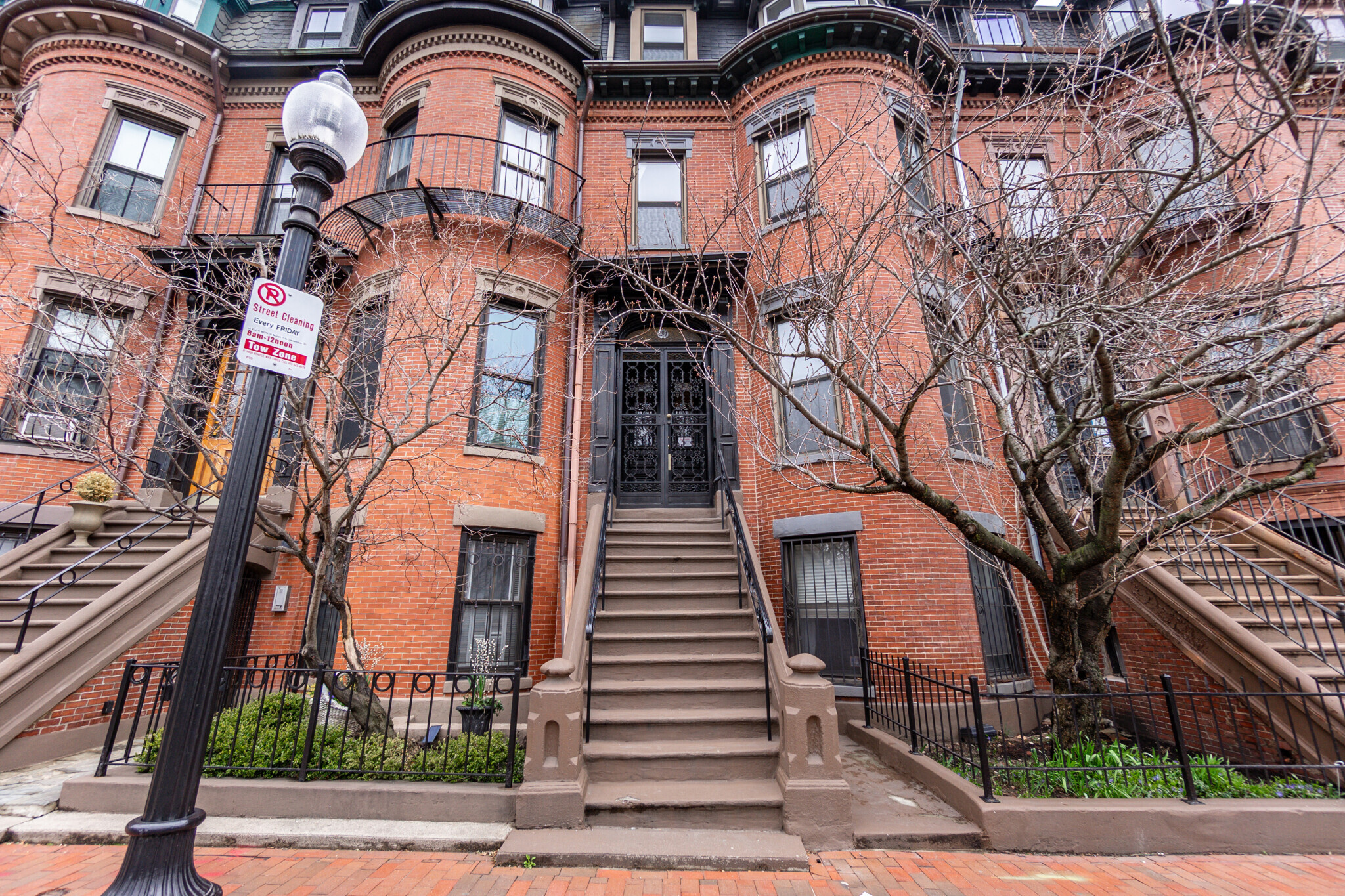 Building Photo - 209 W Newton St