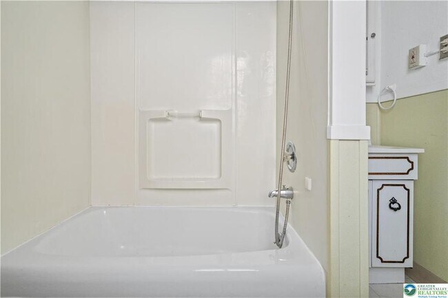 Building Photo - 426 Heckewelder Pl