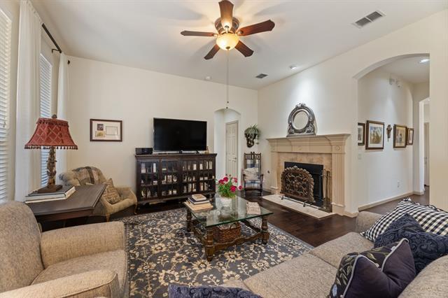 Building Photo - 1312 Quaker Dr