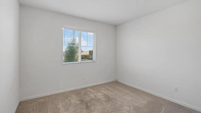 Building Photo - Beautifully Maintained 3-Bedroom Home w/So...