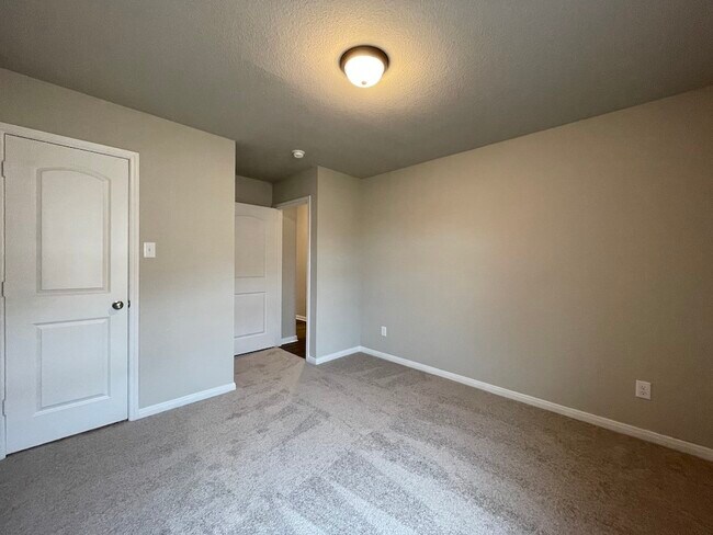 Building Photo - 7519 Broadmoor Cv