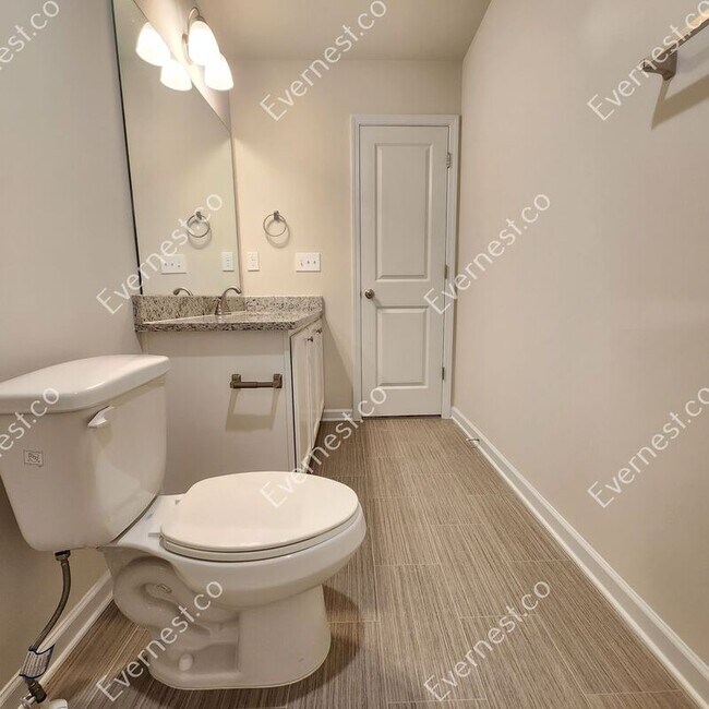 Building Photo - 210 Venture Dr