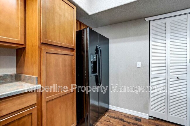 Building Photo - 4880 Kerry Lynn View