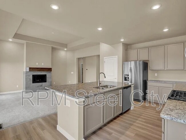 Building Photo - 753 S Laurue Dr