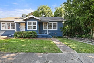 Building Photo - 904/906 Poplar Street