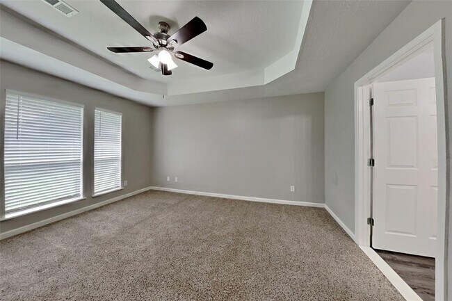 Building Photo - 7010 Apple Oak Ct