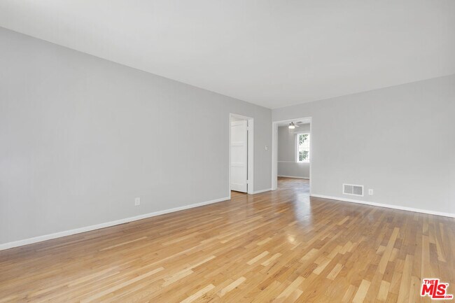 Building Photo - 4121 Santo Tomas Dr