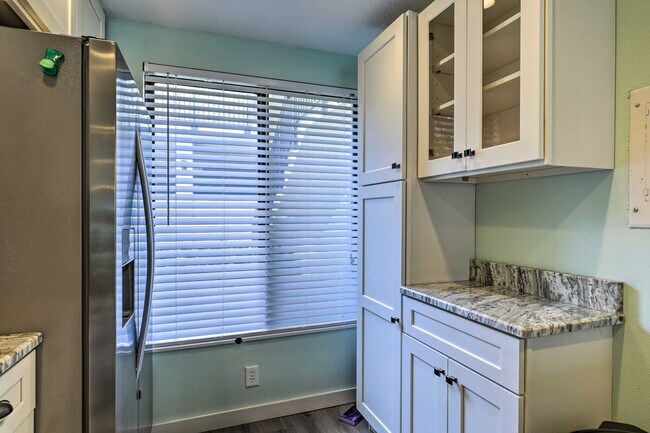 Building Photo - 6372 Palma Del Mar Blvd S