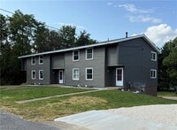 Building Photo - 344 Oak Manor St NE