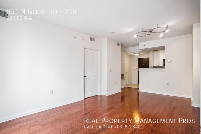 Building Photo - 851 N Glebe Rd