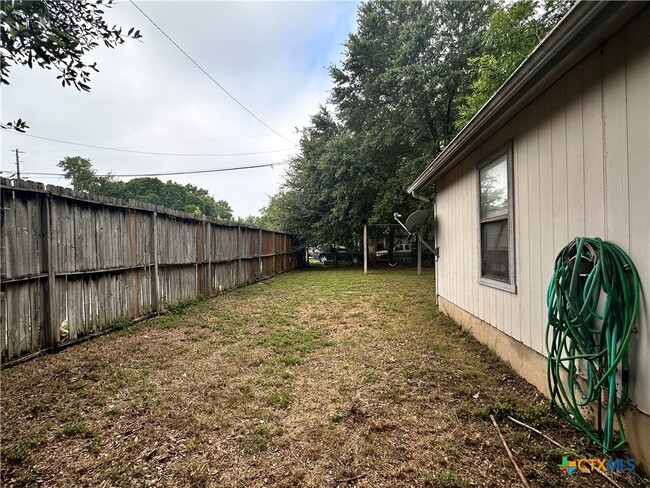 Building Photo - 129 Riverside Dr