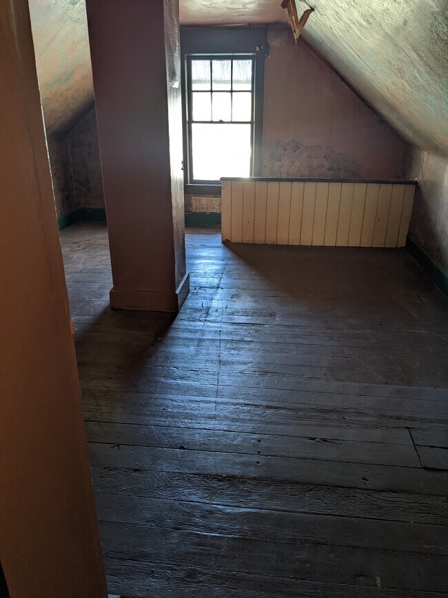 Bonus Room 2 Upstairs - No Heat - 135 S 6th St