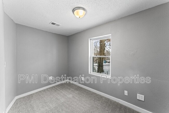 Building Photo - 918 S Appleton Ave
